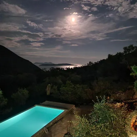 Maya Lefkada *