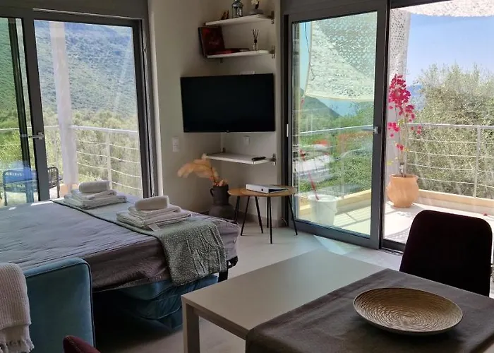 Maya Lefkada * Evgiros